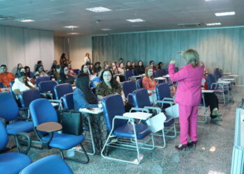 Curso de Redação Oficial é ministrado para servidores da administração pública, na Escola de Governo