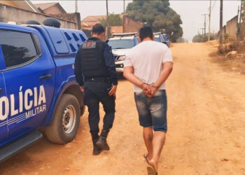 JI-PARANÁ – POLÍCIA MILITAR PRENDE FORAGIDO DA JUSTIÇA COM DROGAS NO BAIRRO PARQUE SÃO PEDRO