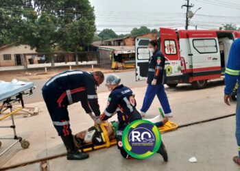 Acidente de trânsito duas motocicleta se chocaram e deixa mulher ferida
