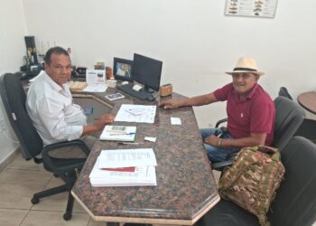 Jurandir Bengala se reúne com líder comunitário para discutir melhorias no bairro Ronaldo Aragão
