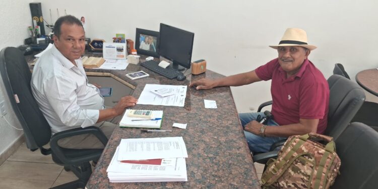 Jurandir Bengala se reúne com líder comunitário para discutir melhorias no bairro Ronaldo Aragão