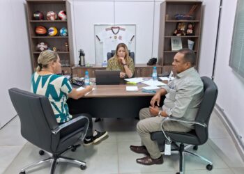 Vereador Jurandir Bengala discute melhorias para o Estádio Nenezão em visita à SEMES