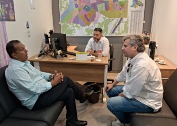 Jurandir Bengala comemora instalação de iluminação LED na Vila de Jirau e Vila da Penha