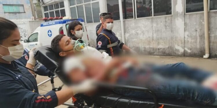 Jovem é ferido a golpes de faca por ‘amigo’ durante bebedeira