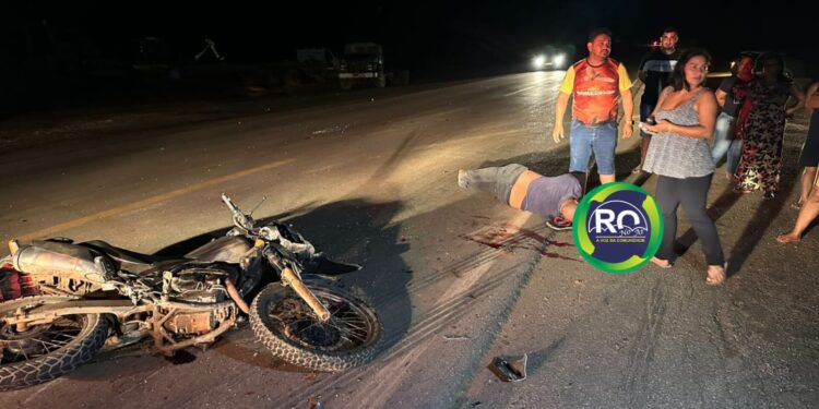 Motorista foge depois de atropelar policial penal e seu paí