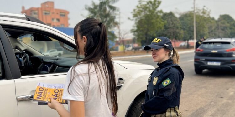 Em rodovias e cidades, 24 mil pessoas são alcançadas por mensagem de enfrentamento sobre violência doméstica em campanha do MPRO e PRF