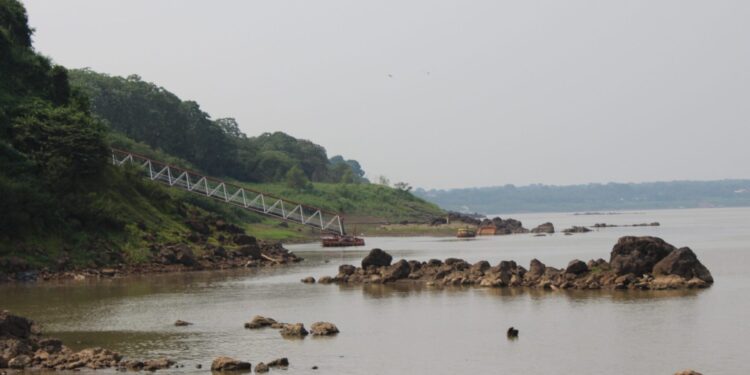 Porto de Porto Velho paralisa temporariamente operações devido ao baixo nível do Rio Madeira