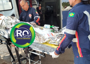 Homem é socorrido as pressas após ser ferido a faca em frente ao mercado central