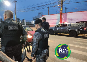 VÍDEO: Motociclista em movimento na rua é baleado em PVH