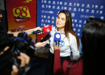 Mariana Carvalho foca em propostas, mantém equilíbrio e vence debate