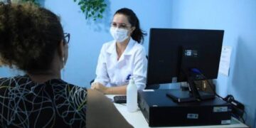 Fumaça das queimadas agrava riscos à saúde de fumantes, alerta Semusa