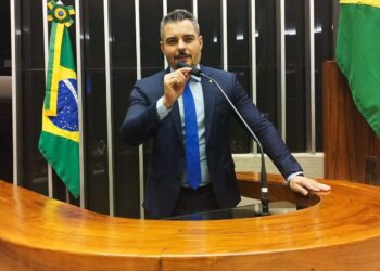 Deputado Thiago Flores assina coautoria de pedido de impeachment contra o Ministro Alexandre de Moraes