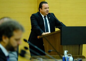 Veículo adquirido com emenda do deputado Luís do Hospital é entregue à ACIJ