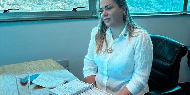 Cláudia de Jesus solicita informações sobre aplicação de lei de proteção às mulheres