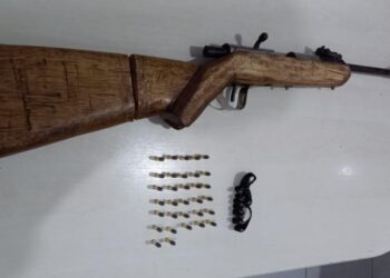 CHUPINGUAIA – POLÍCIA MILITAR PRENDE HOMEM QUE TENTAVA VENDER ARMA DE FOGO EM LANCHONETE