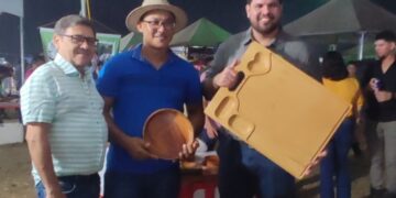 Jean Oliveira reafirma apoio ao agro durante Festa do Leite no distrito de Palmeiras