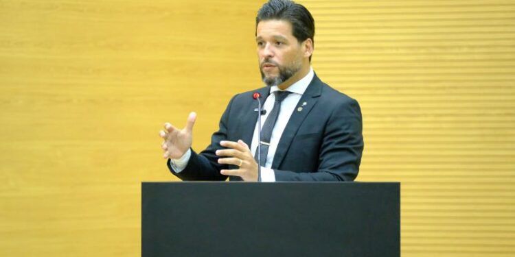 Eventos custeados com dinheiro público deverão ter entrada gratuita e critérios para premiação, garante emenda do Delegado Camargo
