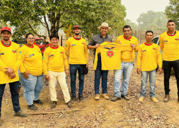 Pedro Fernandes entrega 20 fardamentos para Brigada Voluntária de Campo Novo de Rondônia
