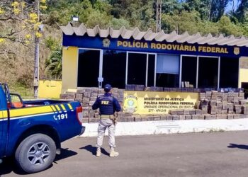 PRF apreende quase 2 toneladas de maconha no Paraná