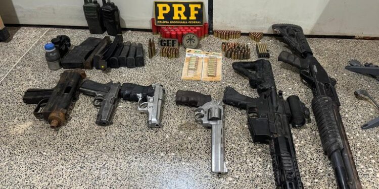 Garimpeiros atacam equipes do Ibama e da PRF na Terra Indígena Sararé, em Mato Grosso