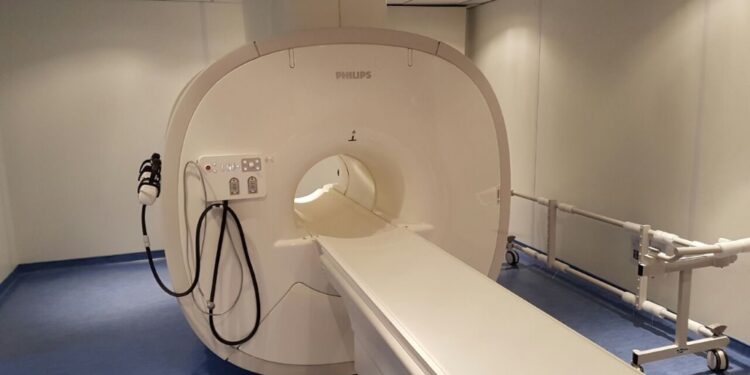 Exames de ressonância magnética para Ariquemes são solicitados por Cláudia de Jesus