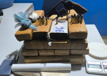 AÇÃO DA POLÍCIA MILITAR RESULTA EM APREESÃO DE DROGAS E ARMA DE FOGO