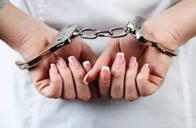 MULHER SUSPEITA DE AUTORIA DE HOMICIDIO É PRESA PELA POLÍCIA MILITAR EM CHUPINGUAIA