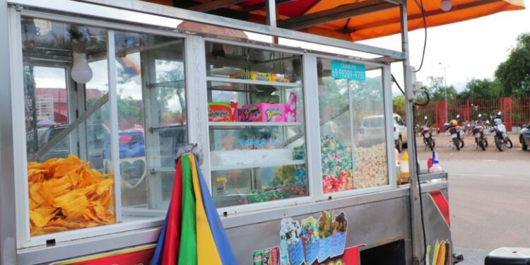 Semusb credencia e licencia vendedores ambulantes para trabalhar no feriado de finados e no Natal Porto Luz