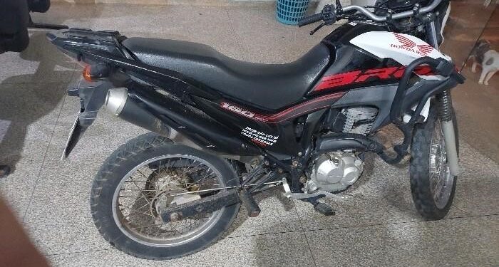 Em Ariquemes PM prende homem por receptação e recupera motocicleta
