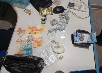 Tráfico de drogas é descoberto pela PM após chamada para atendimento de violência doméstica