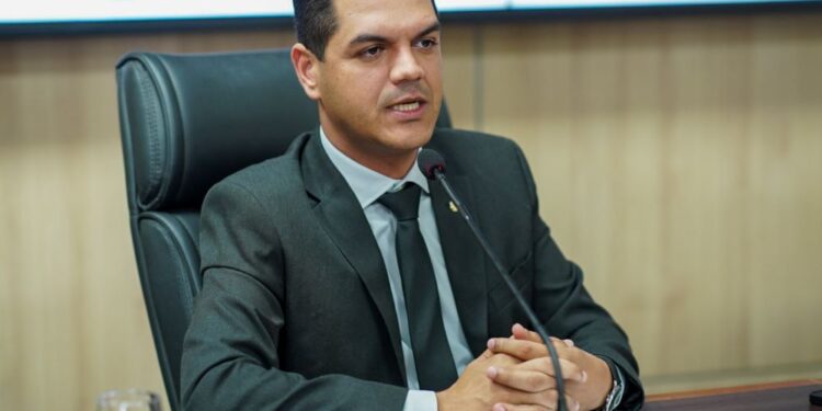 Comissão de Saúde aprova projetos voltados à saúde da mulher e políticas para deficiências vocais