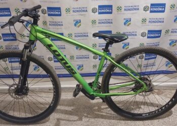 Polícia Militar prende dois homens e dois adolescentes por roubo de uma bicicleta