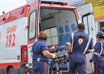 Cláudia de Jesus solicita esclarecimentos sobre transporte inter-hospitalar em Rondônia