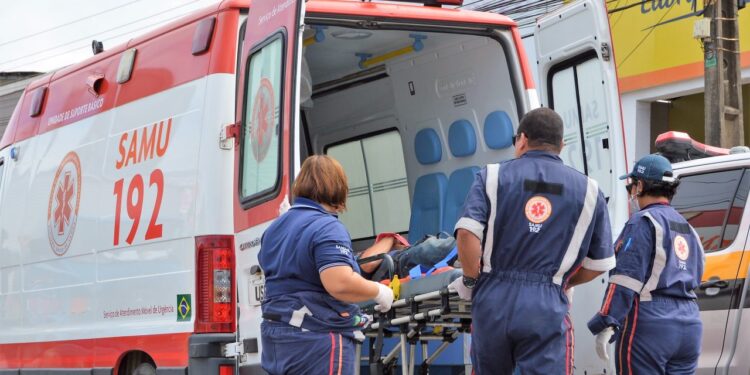 Cláudia de Jesus solicita esclarecimentos sobre transporte inter-hospitalar em Rondônia