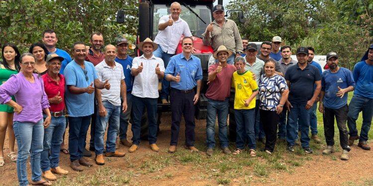 Alan Queiroz destina R$ 300 mil para aquisição de trator em Mirante da Serra