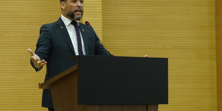 Delegado Camargo cobra ação da Energisa para melhoria no fornecimento de energia elétrica em Rondônia