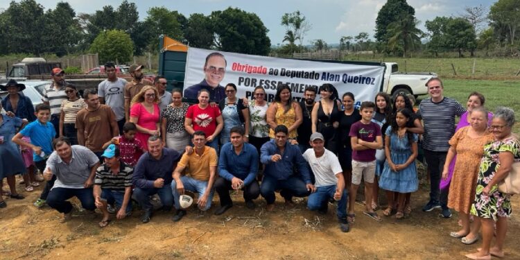 Alan Queiroz entrega equipamentos agrícolas ao município de Machadinho D’Oeste