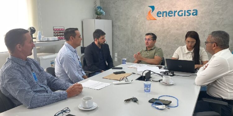 Jean Mendonça se reúne com representantes da Energisa para apresentar as reivindicações dos moradores de Espigão do Oeste