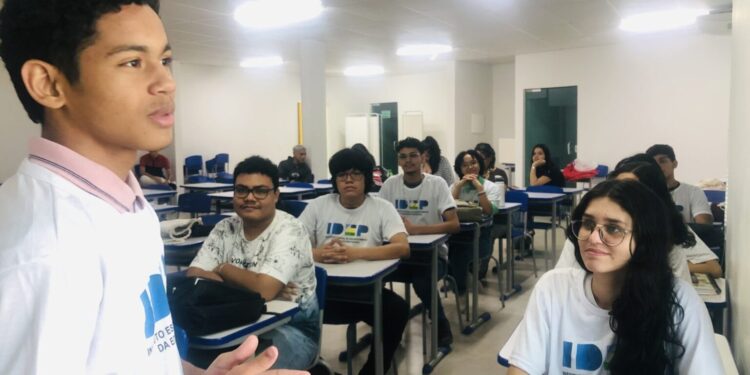 Curso de Oratória atrai jovens em início de carreira que buscam sucesso profissional