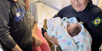 Bebê nasce dentro de viatura da PRF em Eldorado do Sul