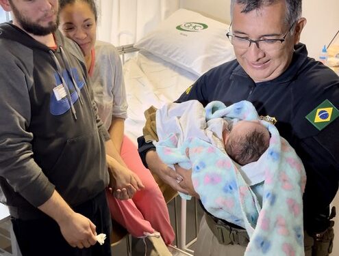 Bebê nasce dentro de viatura da PRF em Eldorado do Sul
