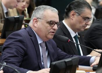 Comissão de Constituição e Justiça aprova proposta sobre impeachment de ministro do STF que usurpe poder do Congresso