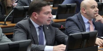Proposta admite prova colhida em residência após flagrante