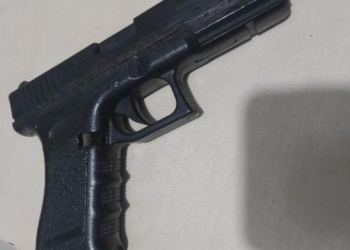 Polícia Militar prende suspeitos e apreende simulacro de arma de fogo em Ariquemes
