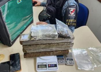 JI-PARANÁ – POLÍCIA MILITAR APREENDE QUASE 5 KG DE DROGAS E PRENDE SUSPEITA POR TRÁFICO