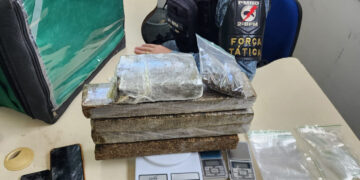 JI-PARANÁ – POLÍCIA MILITAR APREENDE QUASE 5 KG DE DROGAS E PRENDE SUSPEITA POR TRÁFICO