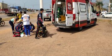 Acidente de trânsito entre carro e moto