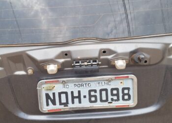 LIGUE PARA A POLÍCIA MILITAR CARRO ROUBADO