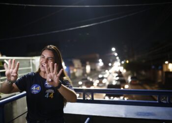 Durante carreata, Mariana agradece apoio e carinho aos moradores da zona Sul