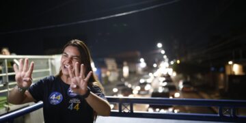 Durante carreata, Mariana agradece apoio e carinho aos moradores da zona Sul